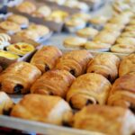 close up photography of baked treats on tray