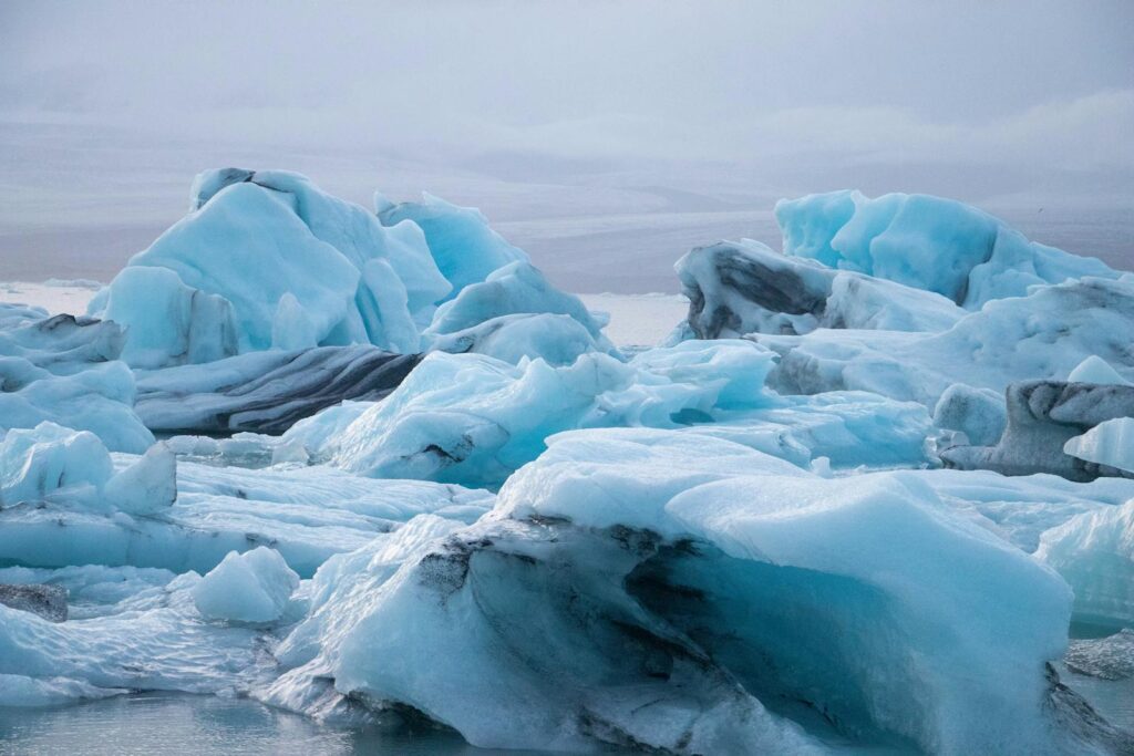 Stunning view of icebergs in Iceland, showcasing nature's winter beauty.